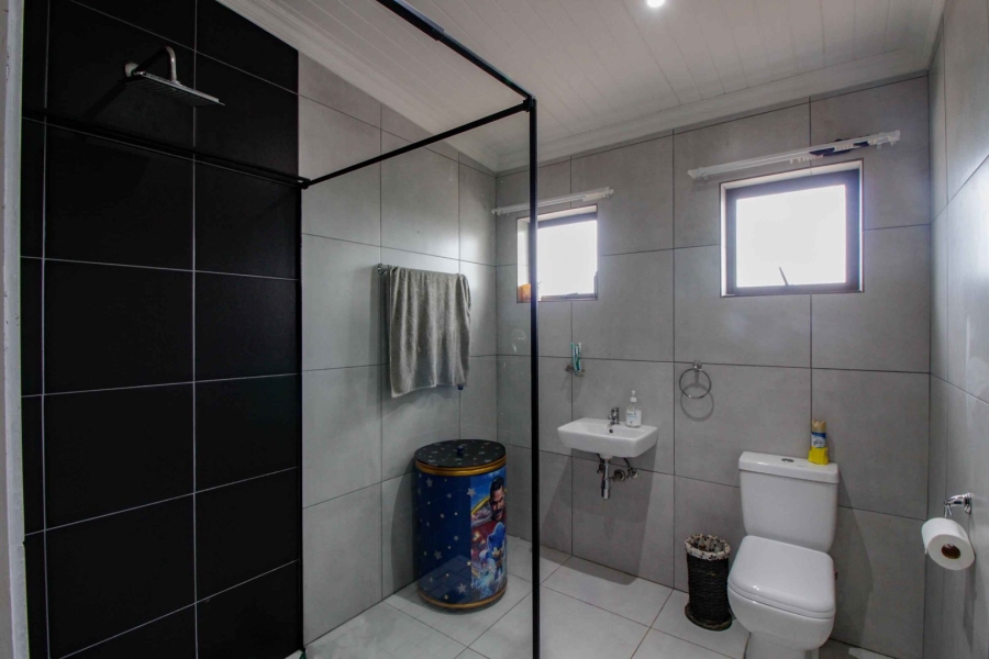 4 Bedroom Property for Sale in Wavecrest Eastern Cape